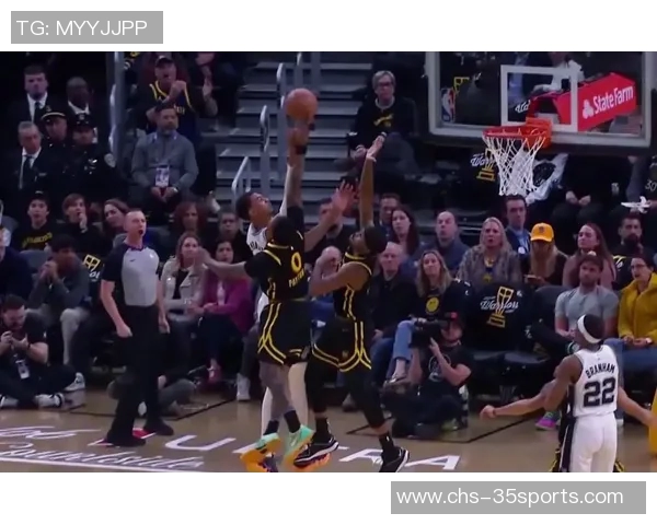 掘金与湖人激战正酣大比分对决引发球迷热议与期待